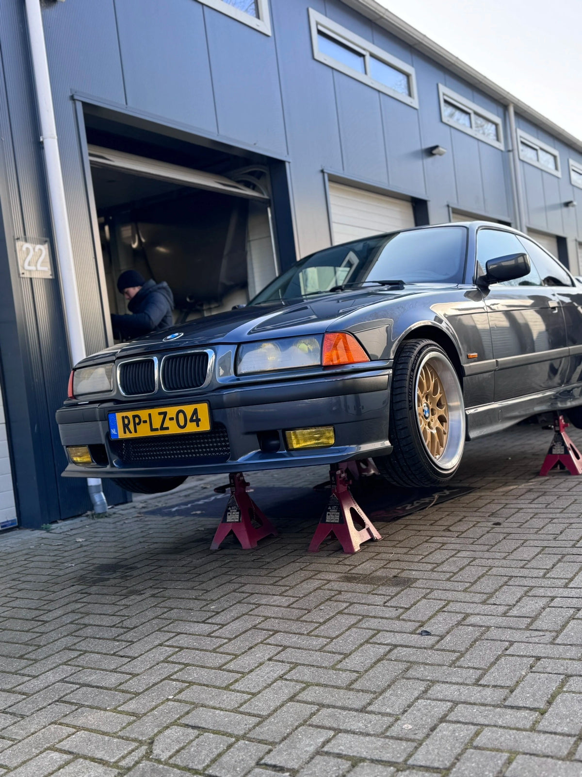 Turbo E36 bij SleinFab voor uitlaataanpassing