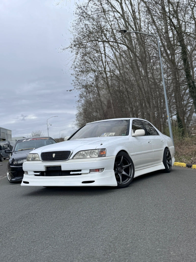 JZX100 Toyota Cresta drift auto met een Vertex style bodykit