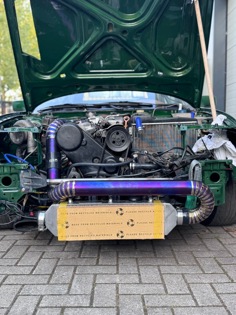 Een Prior Design Audi S2 vijf cilinder met een titanium turbo systeem gemaakt door SleinFab